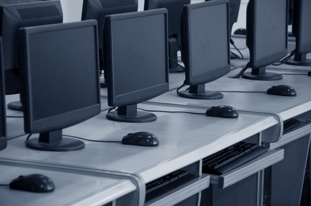 走进现代计算机教室